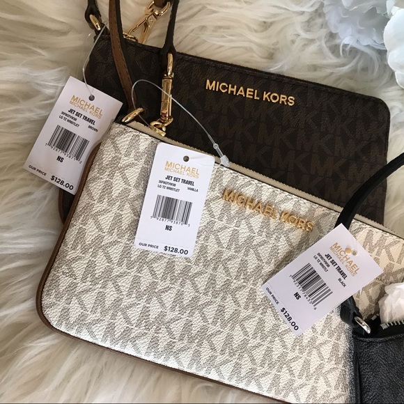 Final sale ✨Michael Kors Large Jet set wristlet - Picture 2 of 8